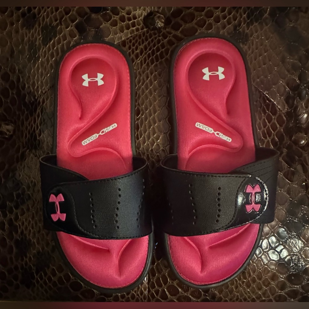 Under Armour Ignite IX Slides - Women's Size 6